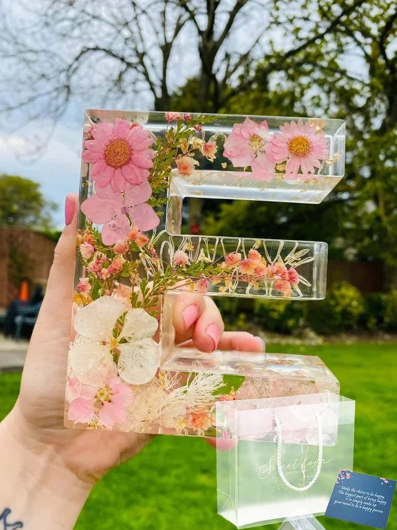 FloraShine - Handmade Flower Resin Night Lamp