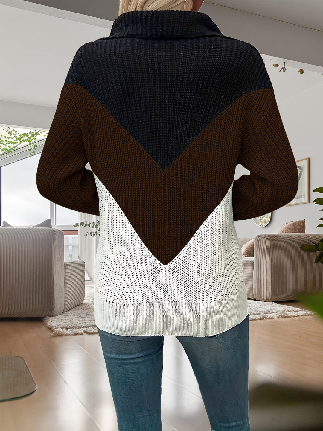 Vala - Elegant Knitted Sweater with Half Zip