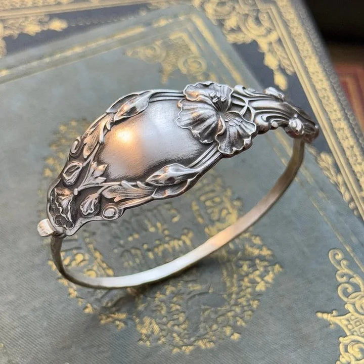 PetalCharm - Vintage Floral Engraved Silver Bracelet