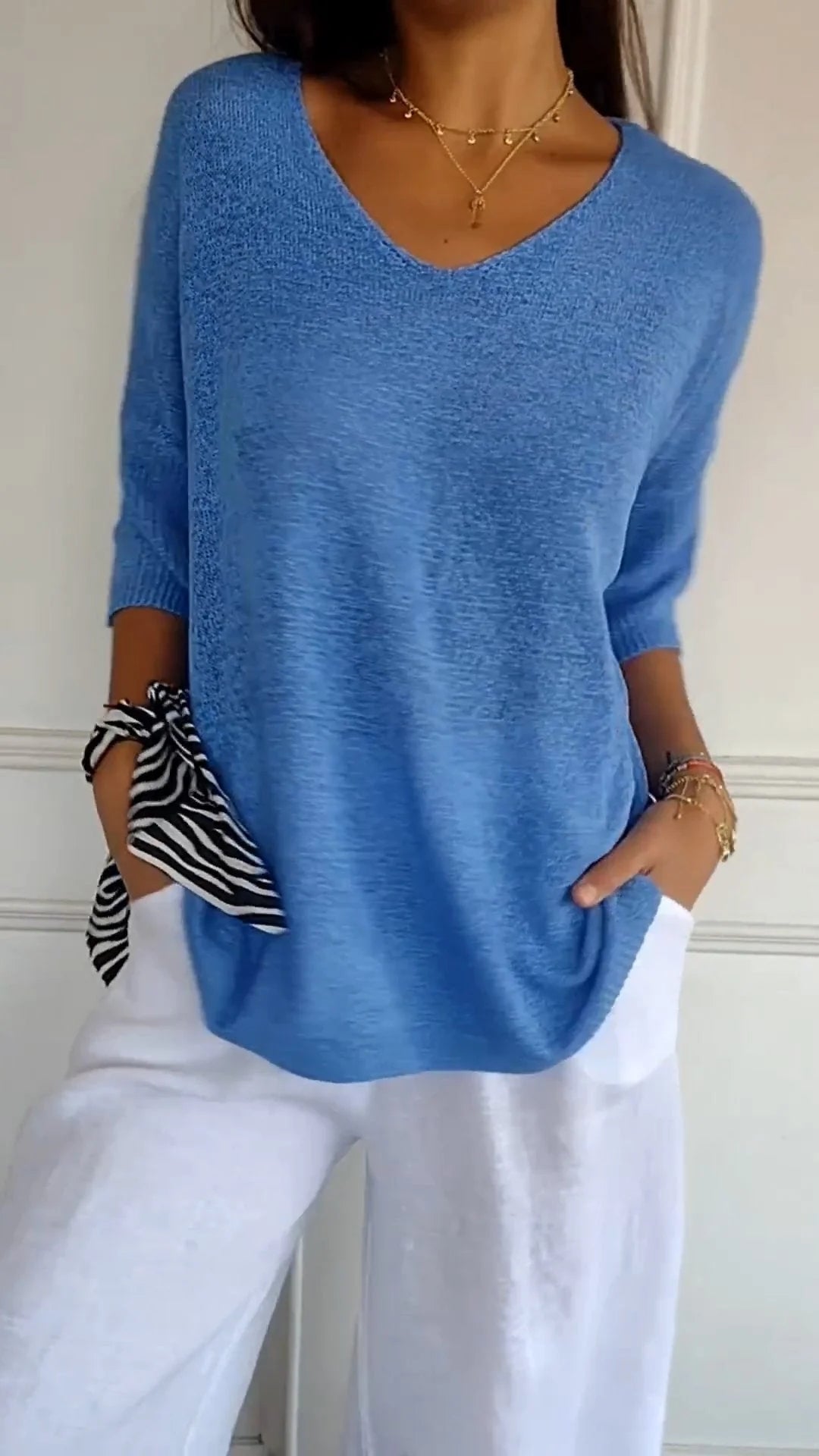 Rosal - Solid Color Knitted Top With a V-neck