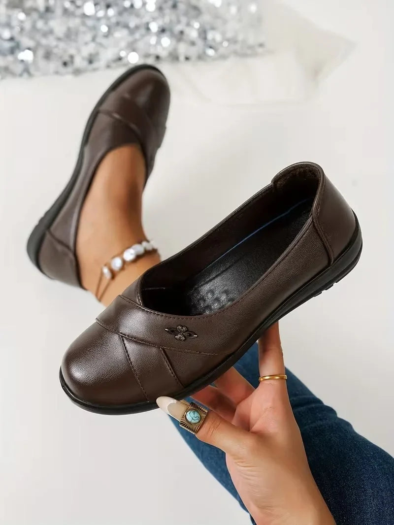 Kinerah - Orthopedic Leather Shoes With Metal Emblem