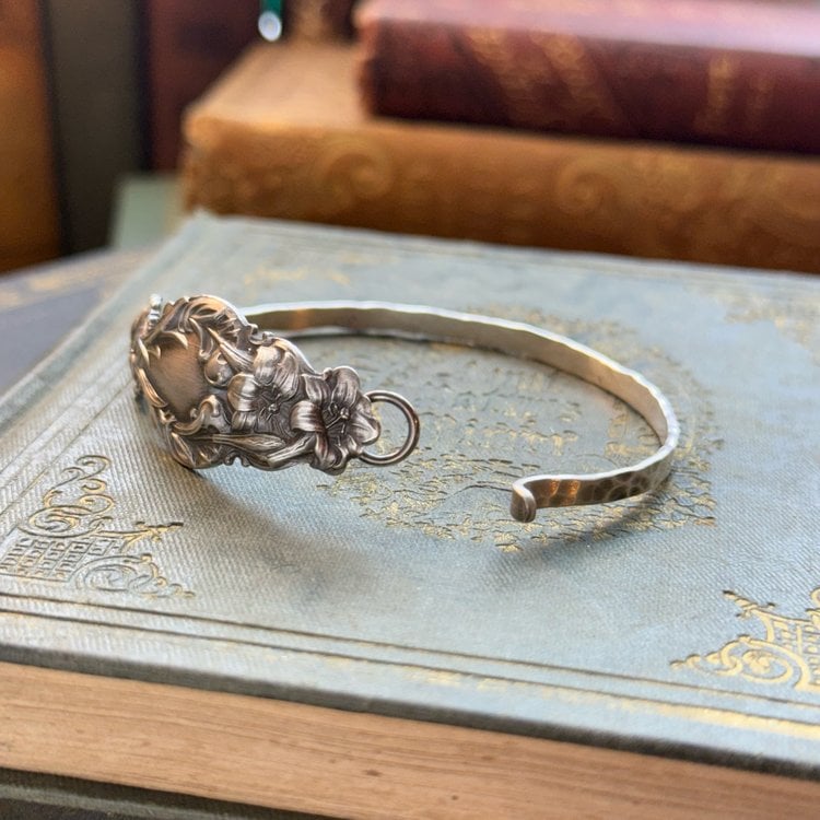 PetalCharm - Vintage Floral Engraved Silver Bracelet