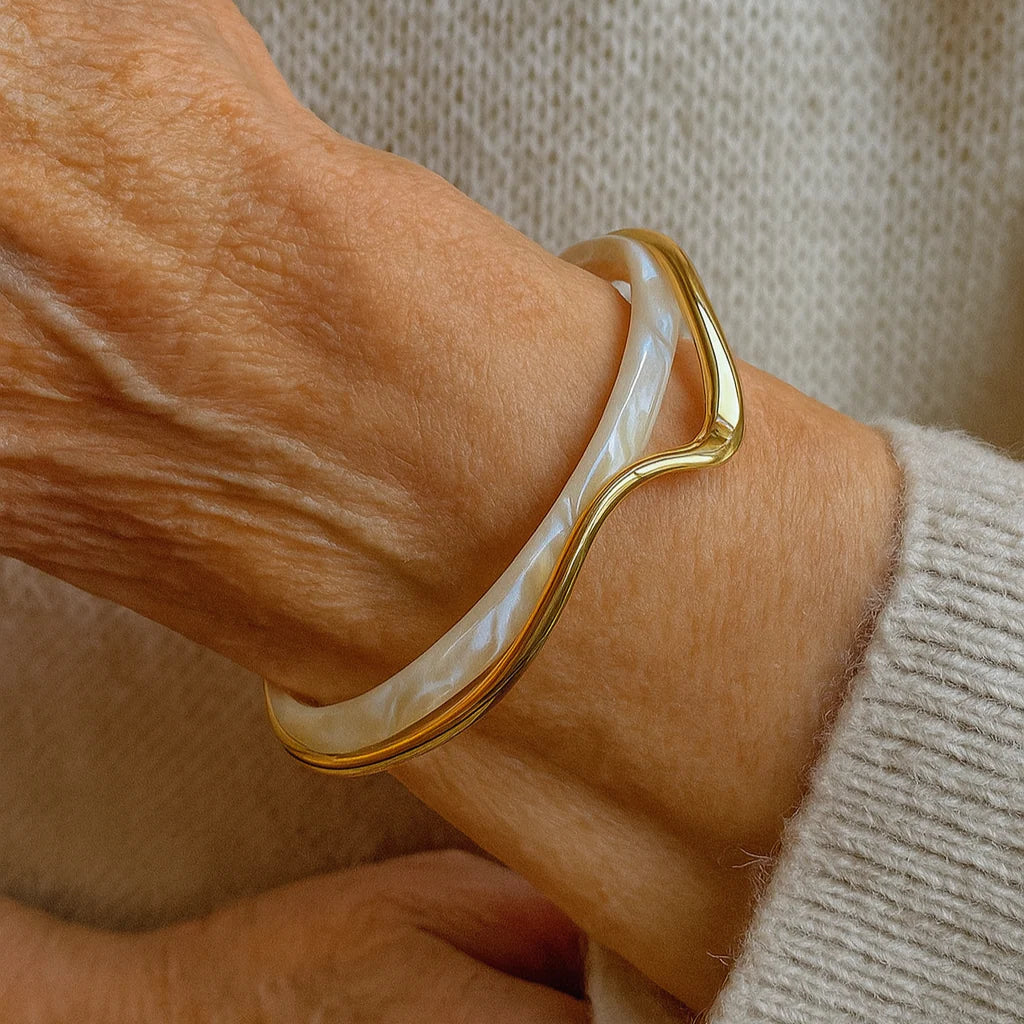 LuxeCurve - Elegant Open Bracelet in White Enamel and Gold