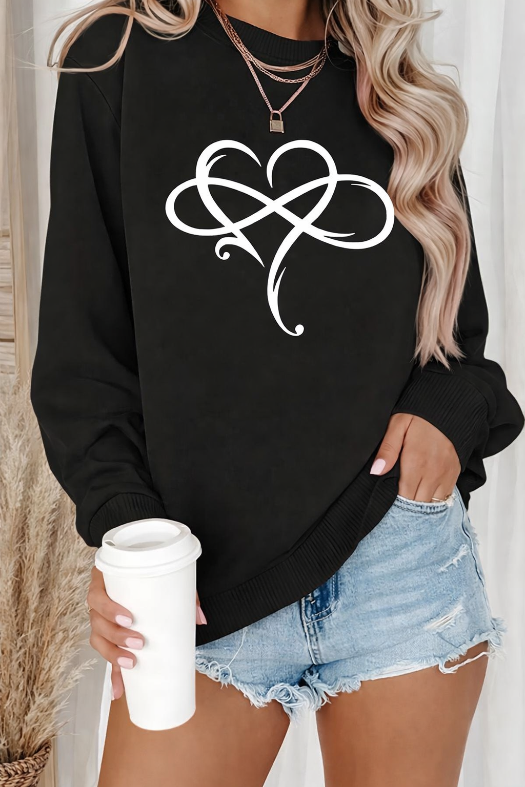 Ahuva - Stylish Long-Sleeve Fleece Sweatshirt With Heart Design