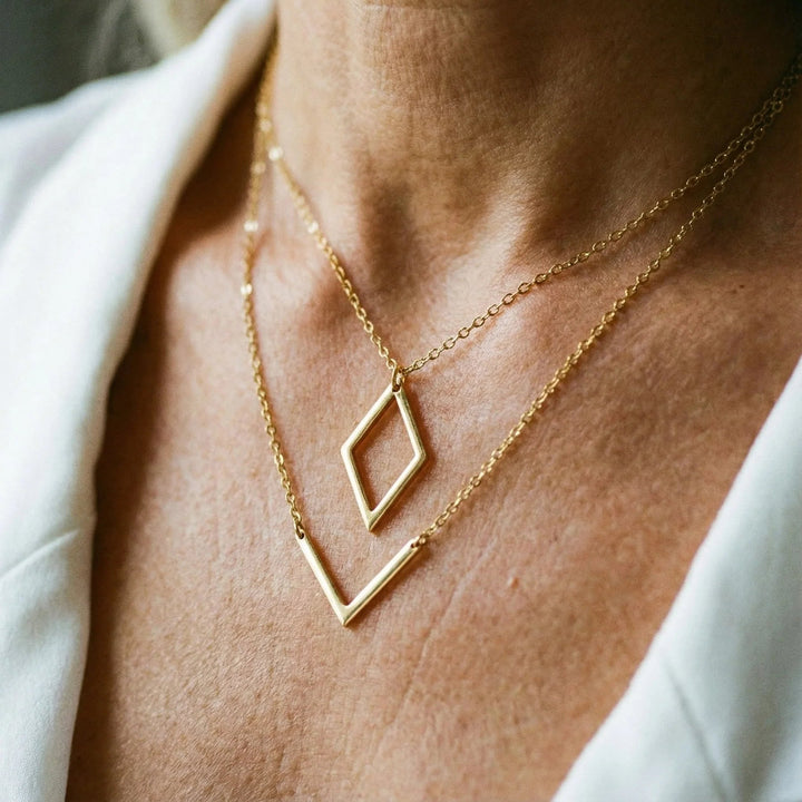 Yarabella - Elegant Necklace with a Geometric V-Shaped Pendant