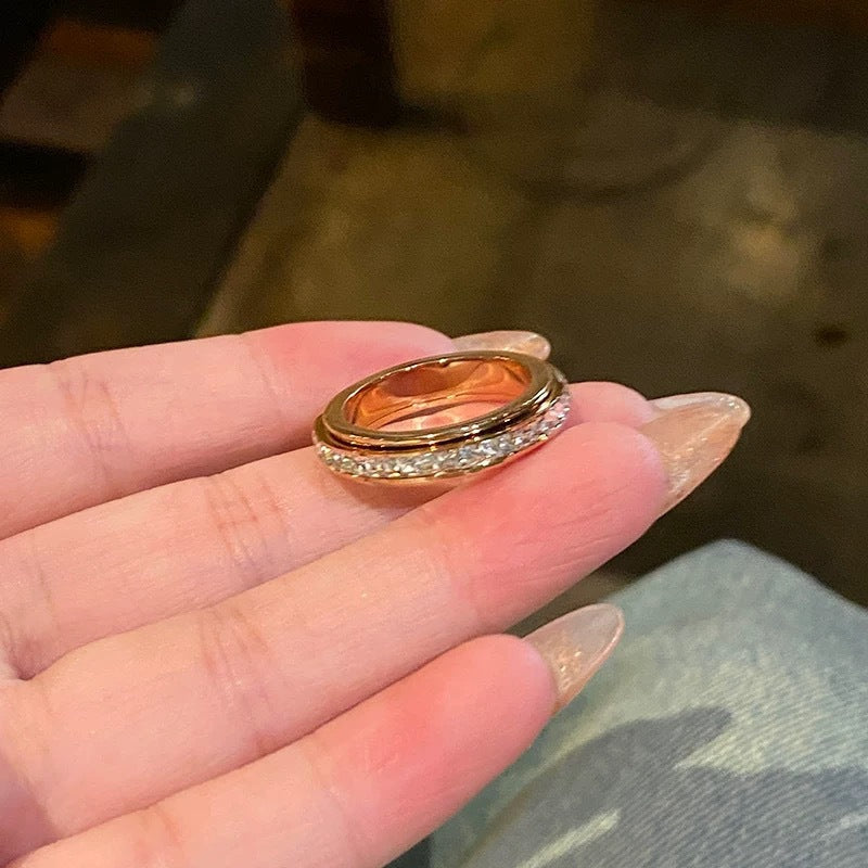 Nubia -Luxurious Made of Steel Rotating Spinner Ring