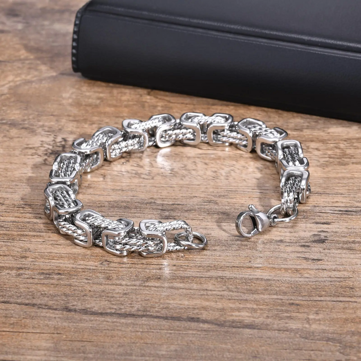 Glinn - Rogue Forged Chain Cuff