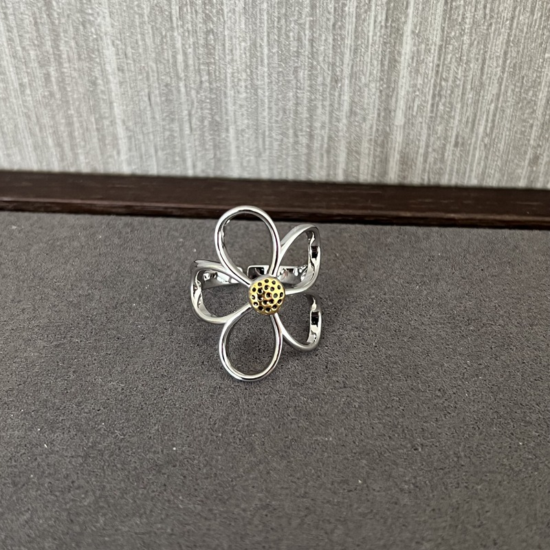Nakoa - Sun Bound Sterling Silver Petal Ring