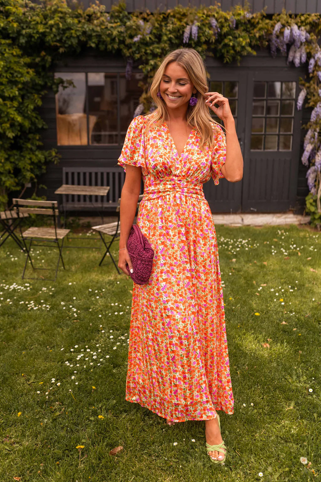 Sampaio - Elegant V-Neck Dress With Floral Print