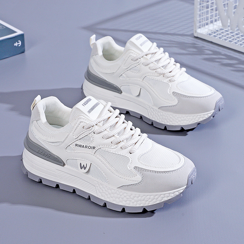 Klarisse - Lightweight Lace-Up Sneaker