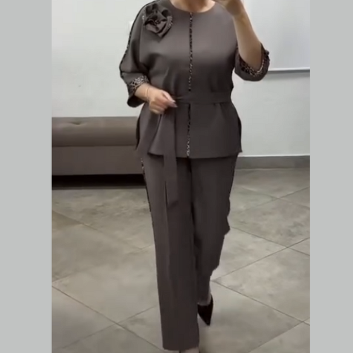 Ivanka - Elegant Two-Piece Set With Leopard Print